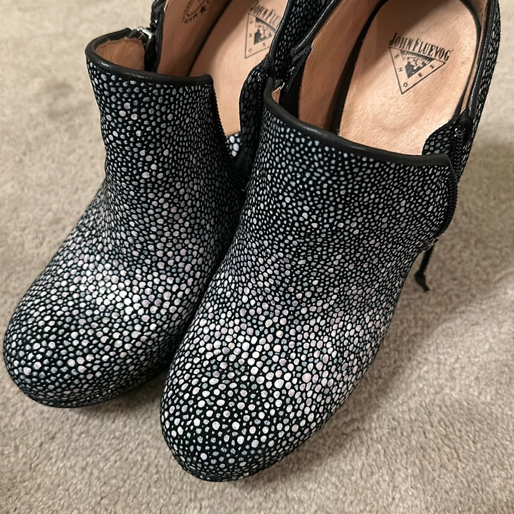 John Fluevog Mememto Black Fish Heel Booties- Discontinued Style Rare Size 9